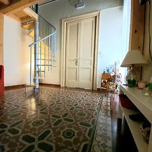 linas-house.taorminaitalyhotels.com/