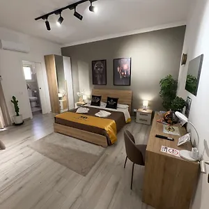 La Via Di Mezzo Catane